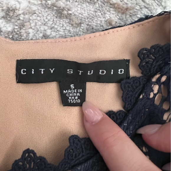 City Studio Juniors Navy Lace Floral Mini Dress - Size 5 - Gently Worn - Picture 5 of 6